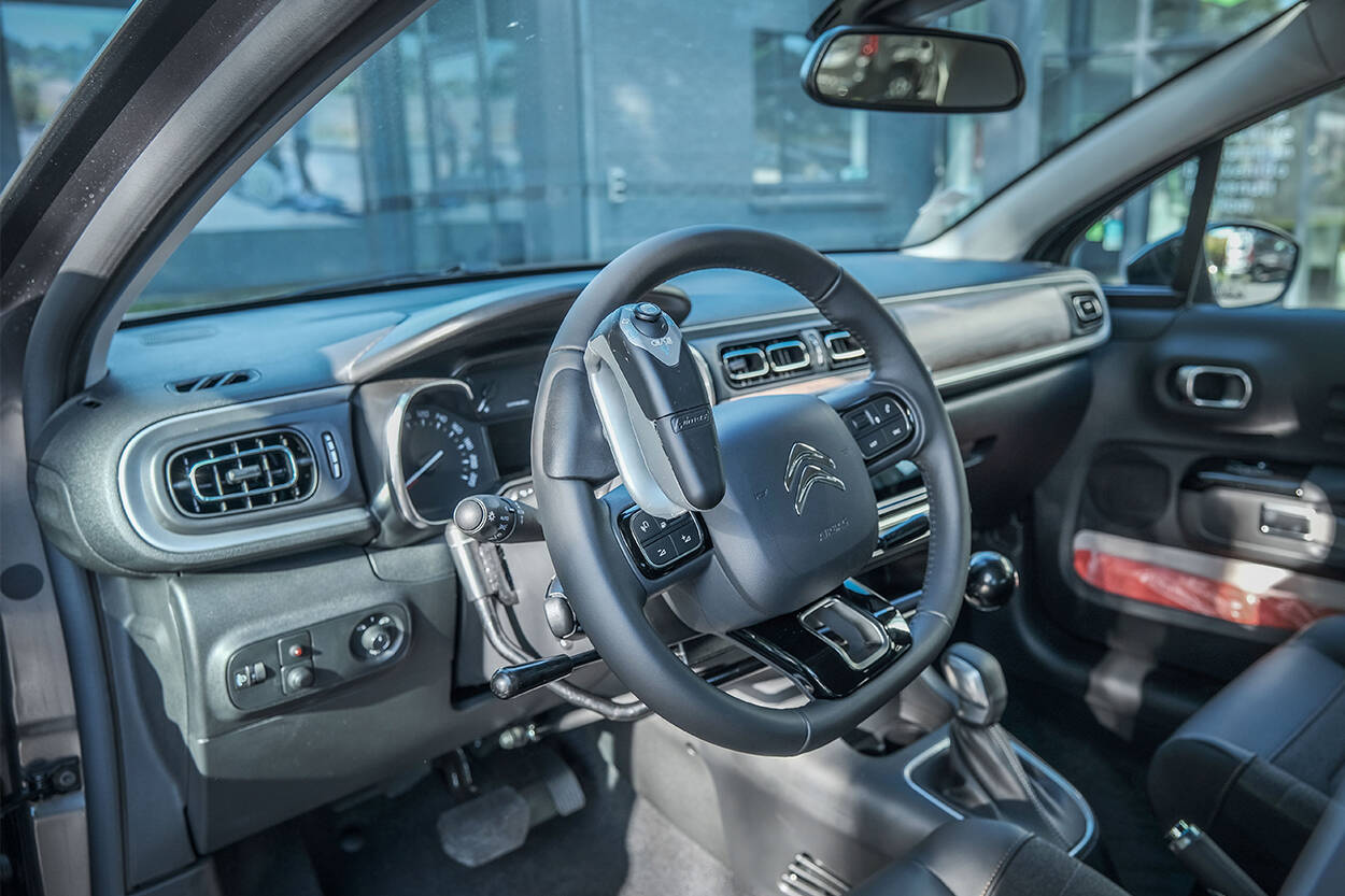 This C3 for hire is equipped of hand controls !