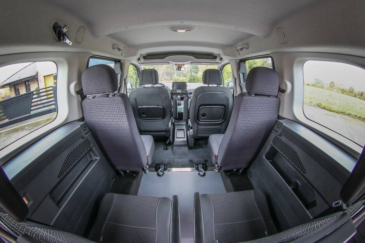 There are 6 seats : 2 in front, 2 removable and 2 folding seats in the back