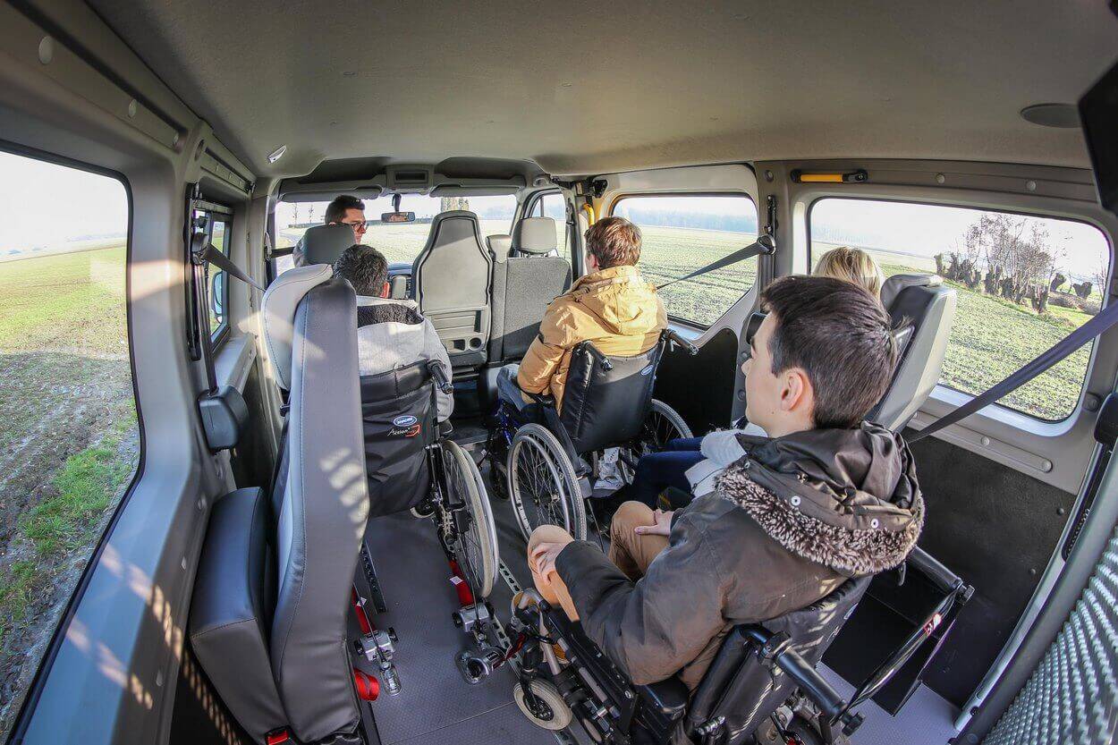 In the wheelchair accessible Renault Master, wheelchair users have space ! 