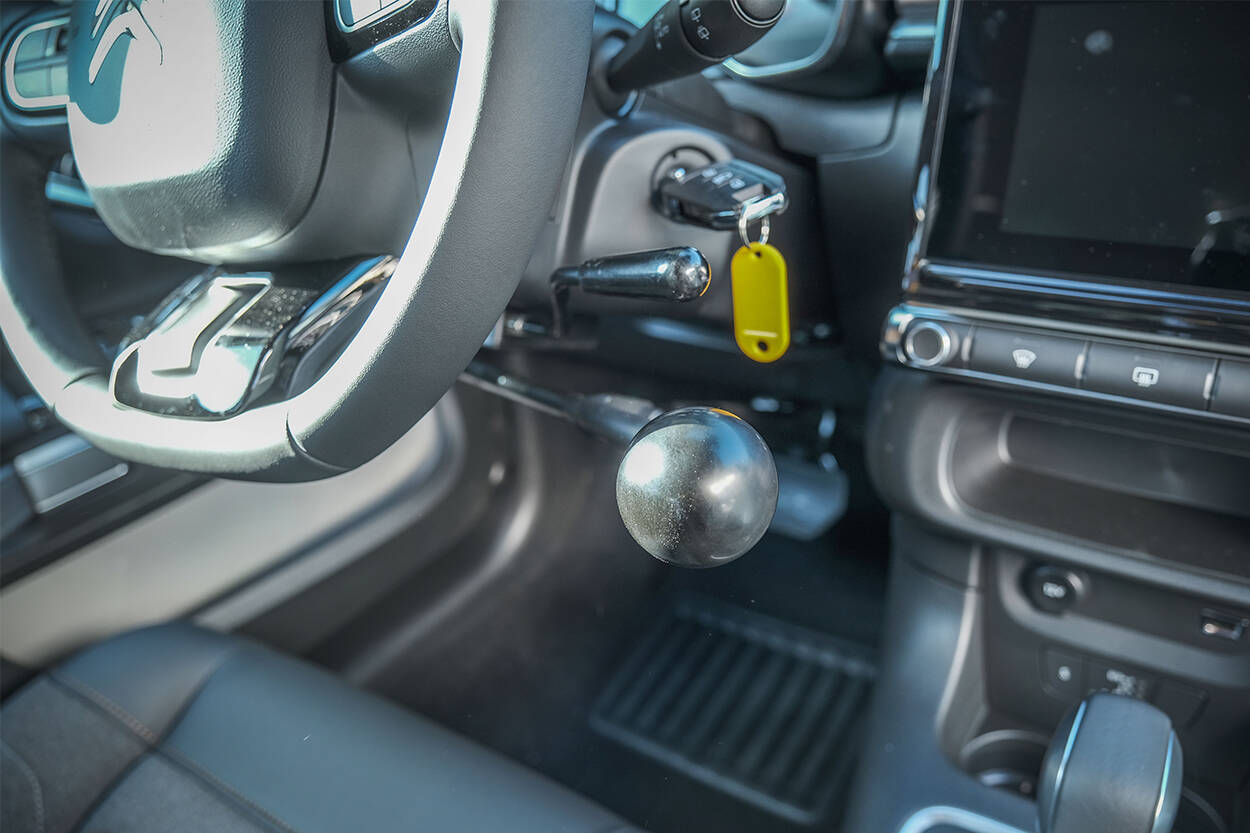 Hand controls are the solution to drive with a disability