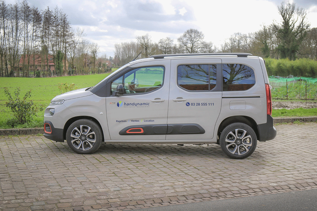 The wheelchair accessible Citroen Berlingo has the perfect size to be driven in city centers