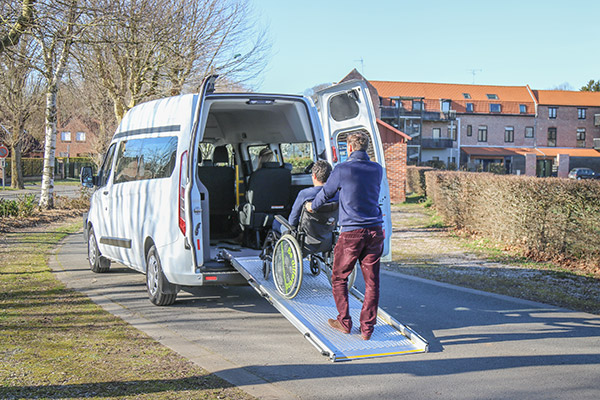 This wheelchair accessible vehicle is equipped of a manual ramp, easy to use This wheelchair accessible vehicle is equipped of a manual ramp, easy to use